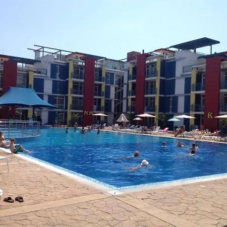 Elit 4 Apartament H12 Апартамент